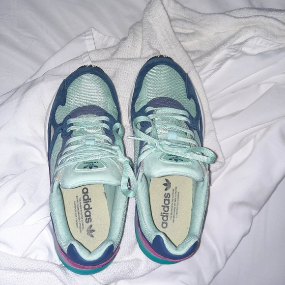 Adidas Falcon - Picture 5 of 6